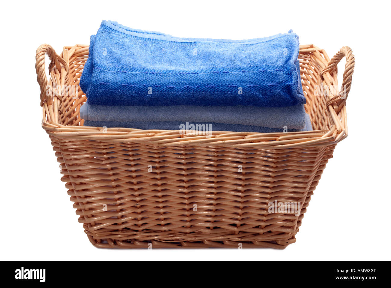 Willow storage laundry basket and towels Stock Photo Alamy