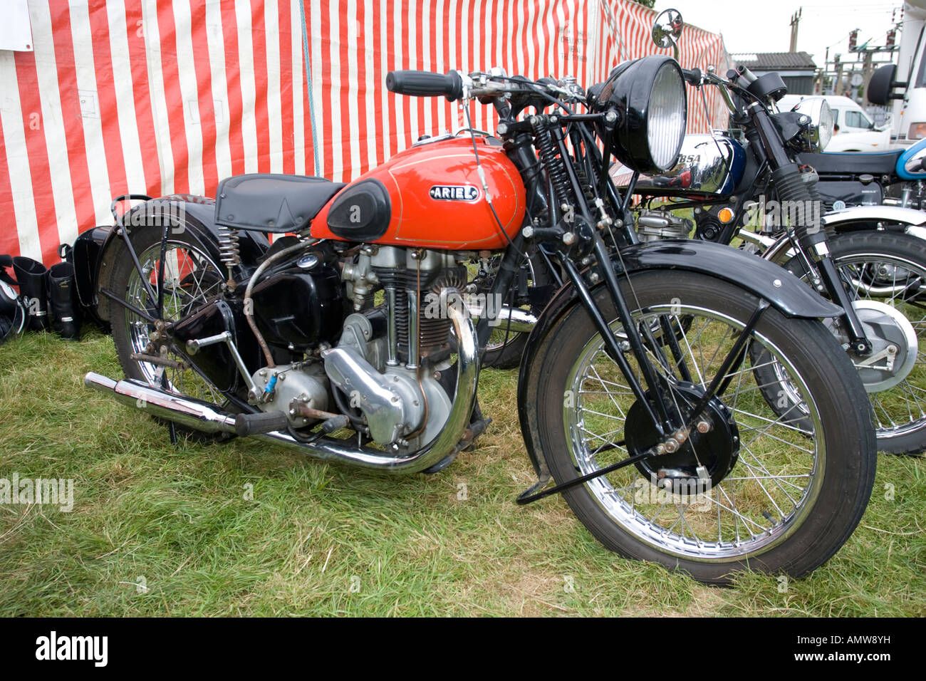 Vintage Ariel Red Hunter 1937 350cc motorcycle Moreton Agricultural Show 2007 UK Stock Photo