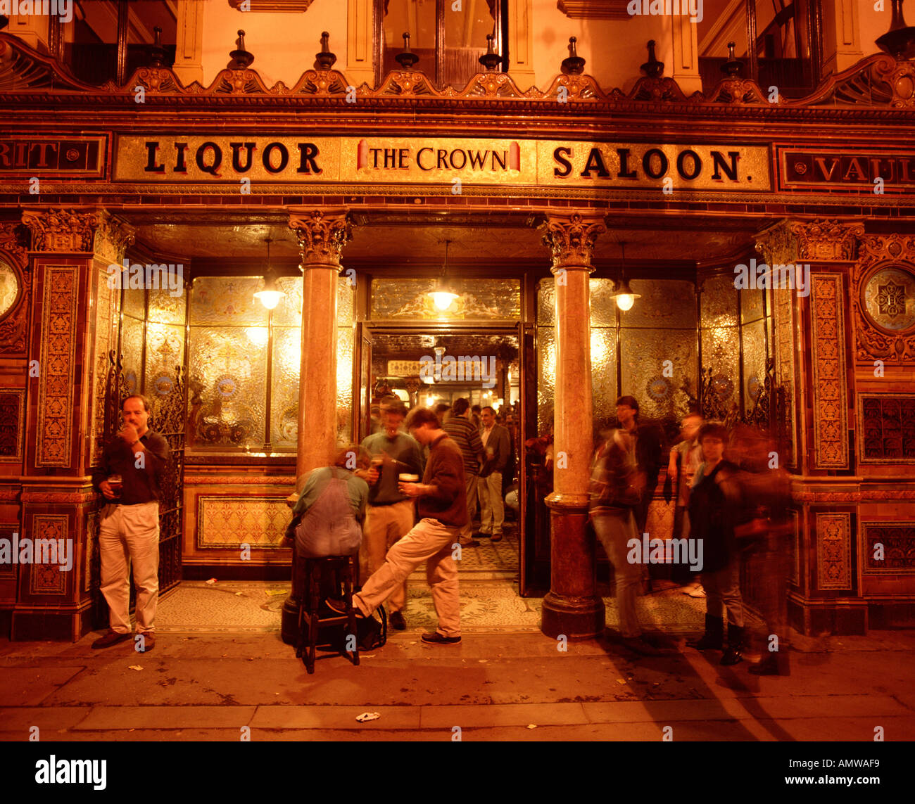 Crown bar belfast hires stock photography and images Alamy