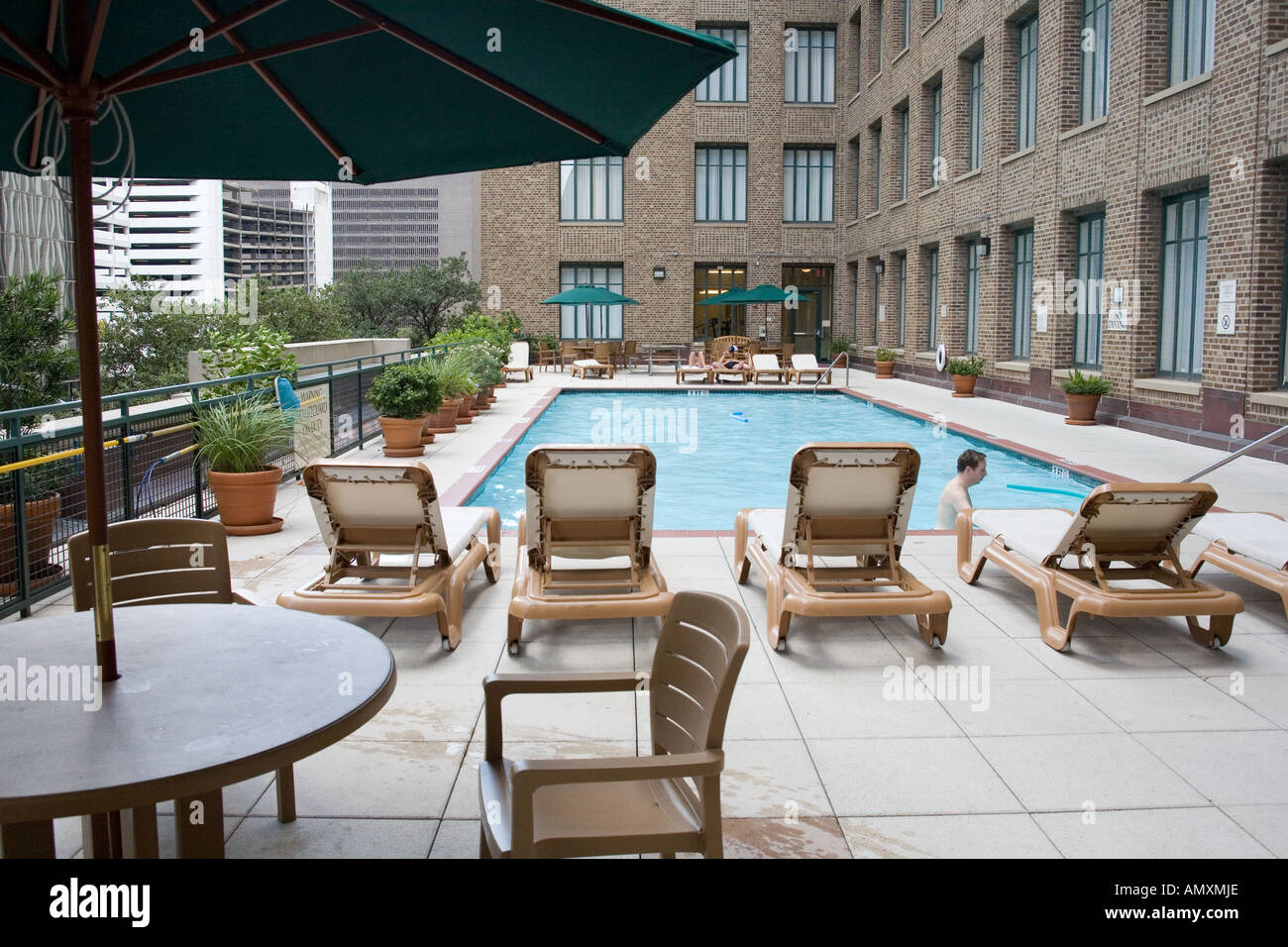 Rooftop swimming pool houston hi-res stock photography and images - Alamy