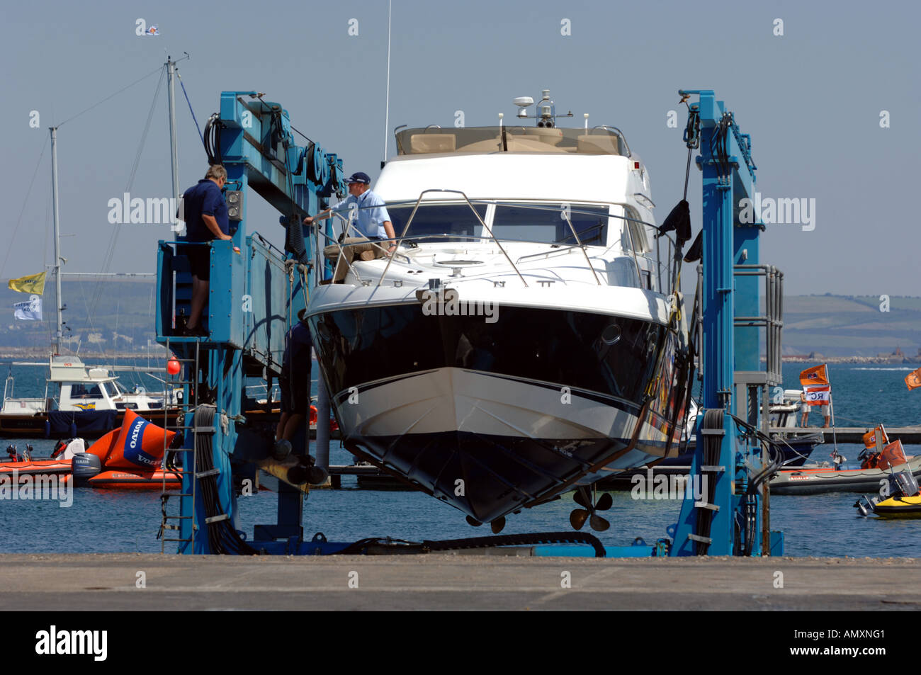 Boat hoist, Wise 16 ton boat hoist, Portland, Dorset Britain UK Stock Photo Alamy