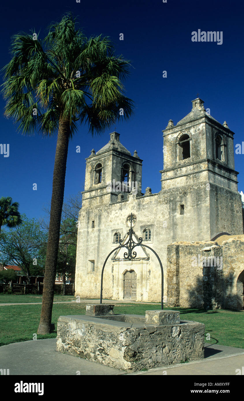 Old spanish mission style square hi-res stock photography and images