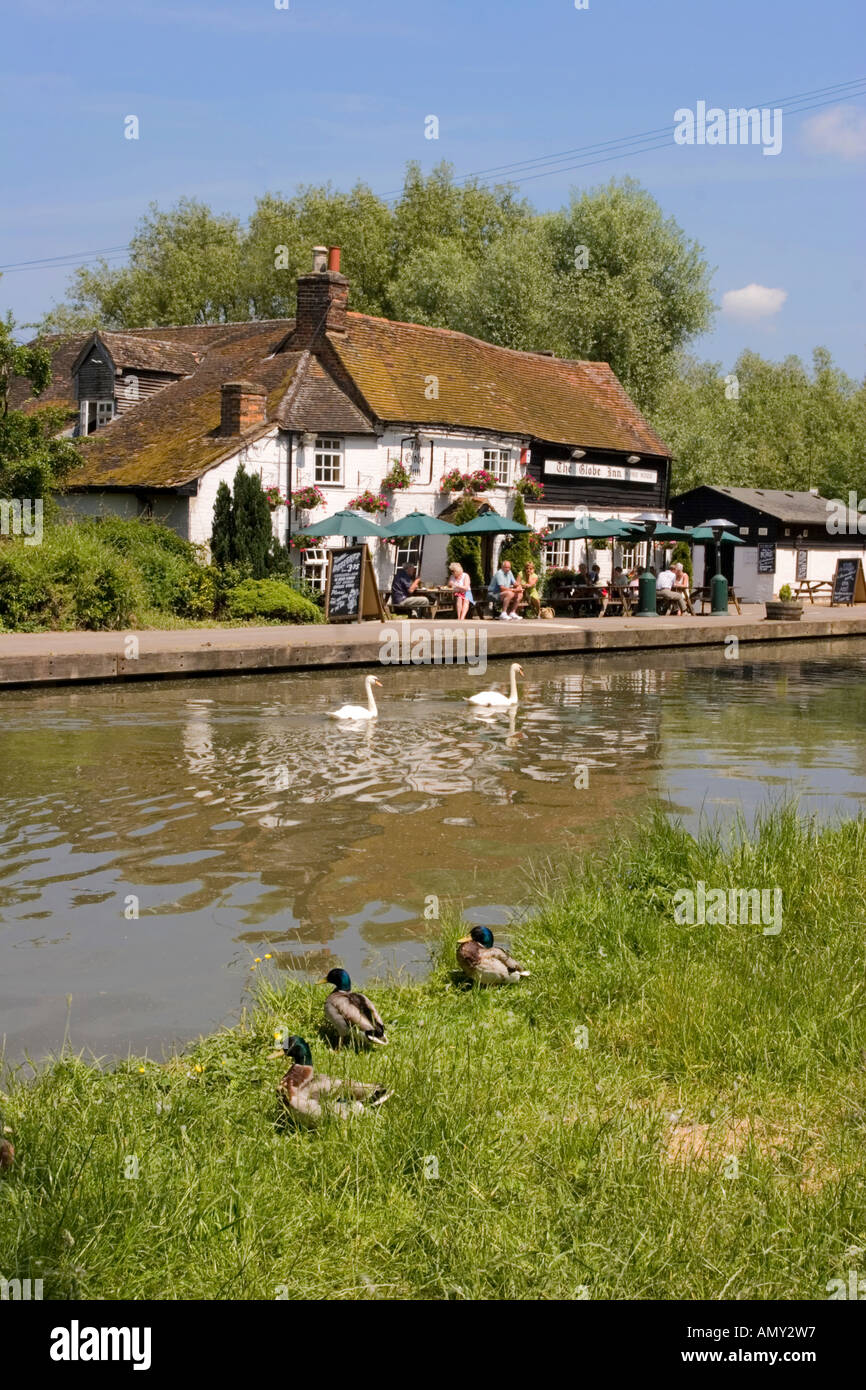 Globe Inn Pub Grand Union Canal Near Leighton Buzzard