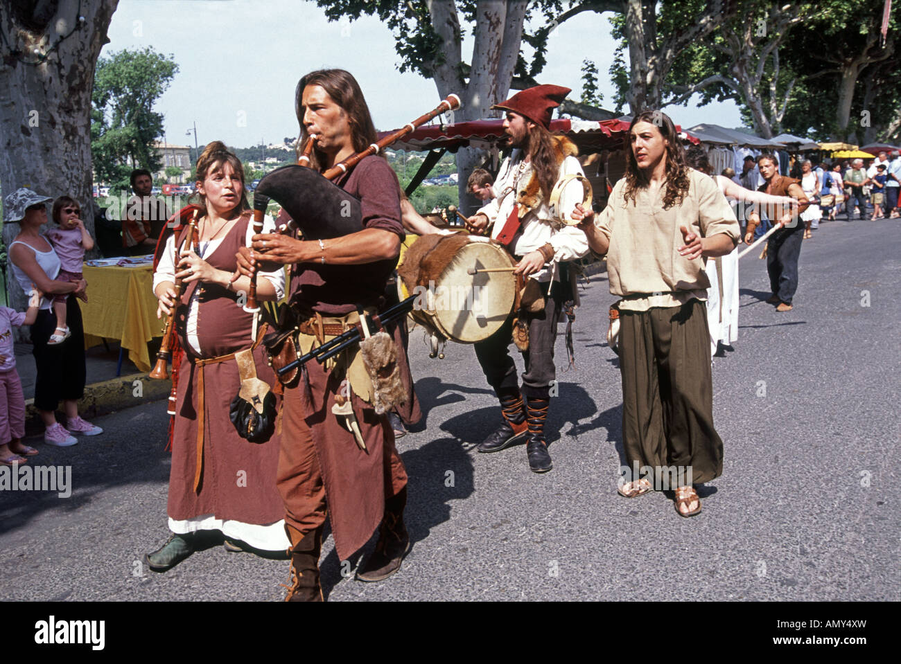 Medieval musicians and street theatre performers at the Sommieres