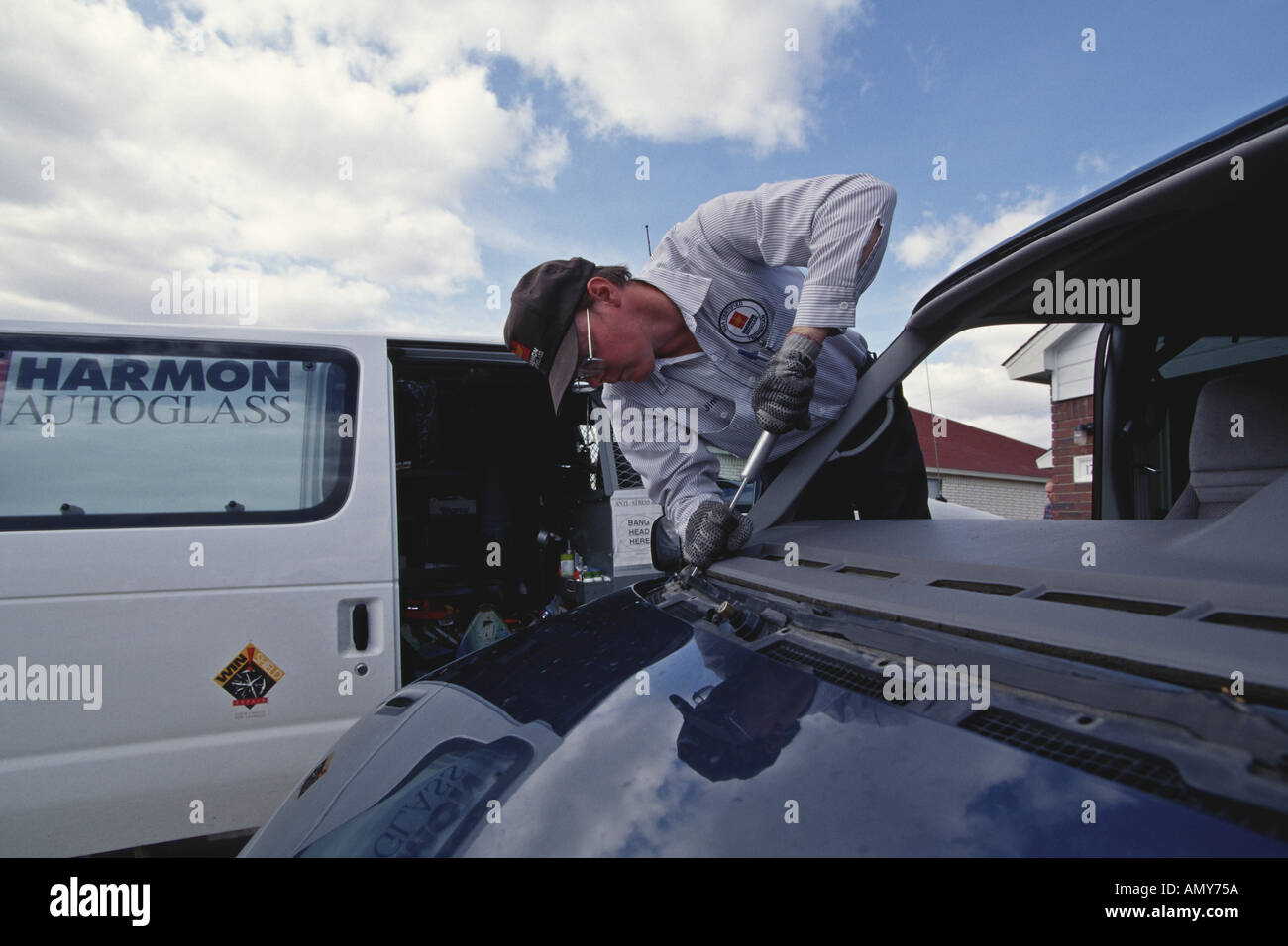 Auto windshield installation Stock Photo Alamy