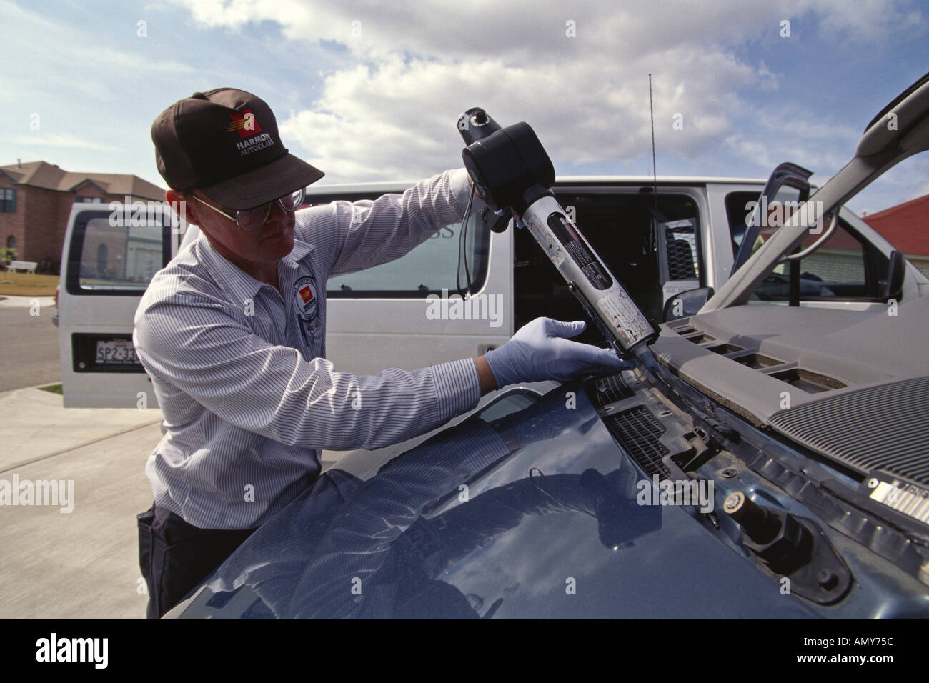 Auto windshield installation Stock Photo Alamy