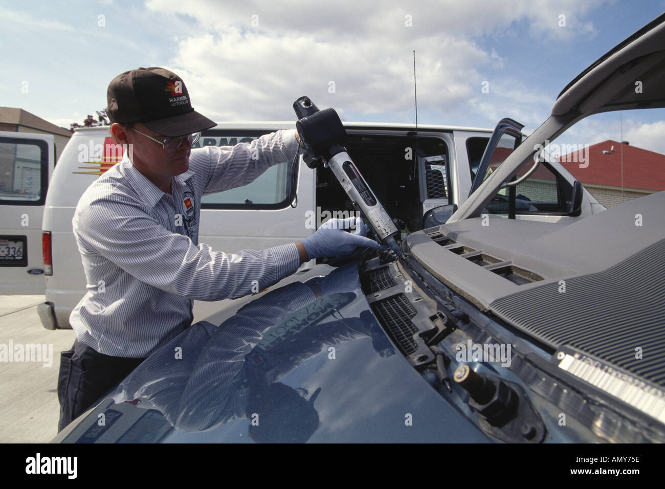 Auto windshield installation Stock Photo Alamy