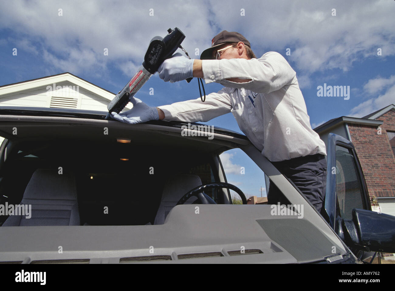 Auto windshield installation Stock Photo Alamy