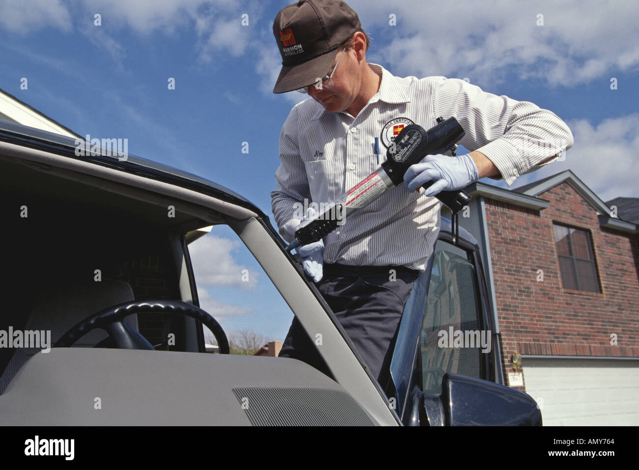 Auto windshield installation Stock Photo Alamy