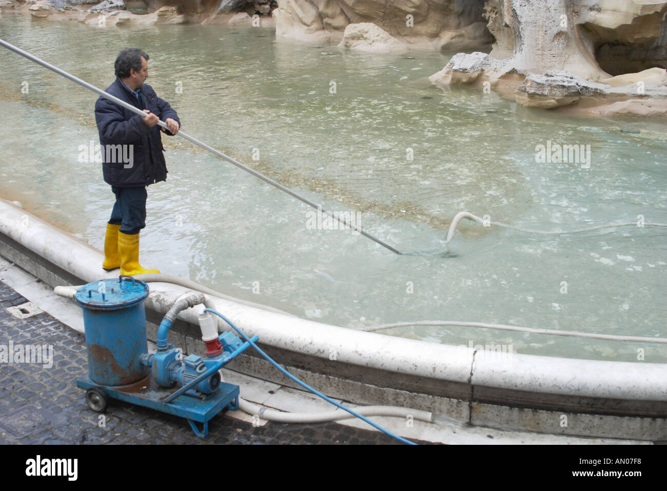 Cleaning fountain hires stock photography and images Alamy