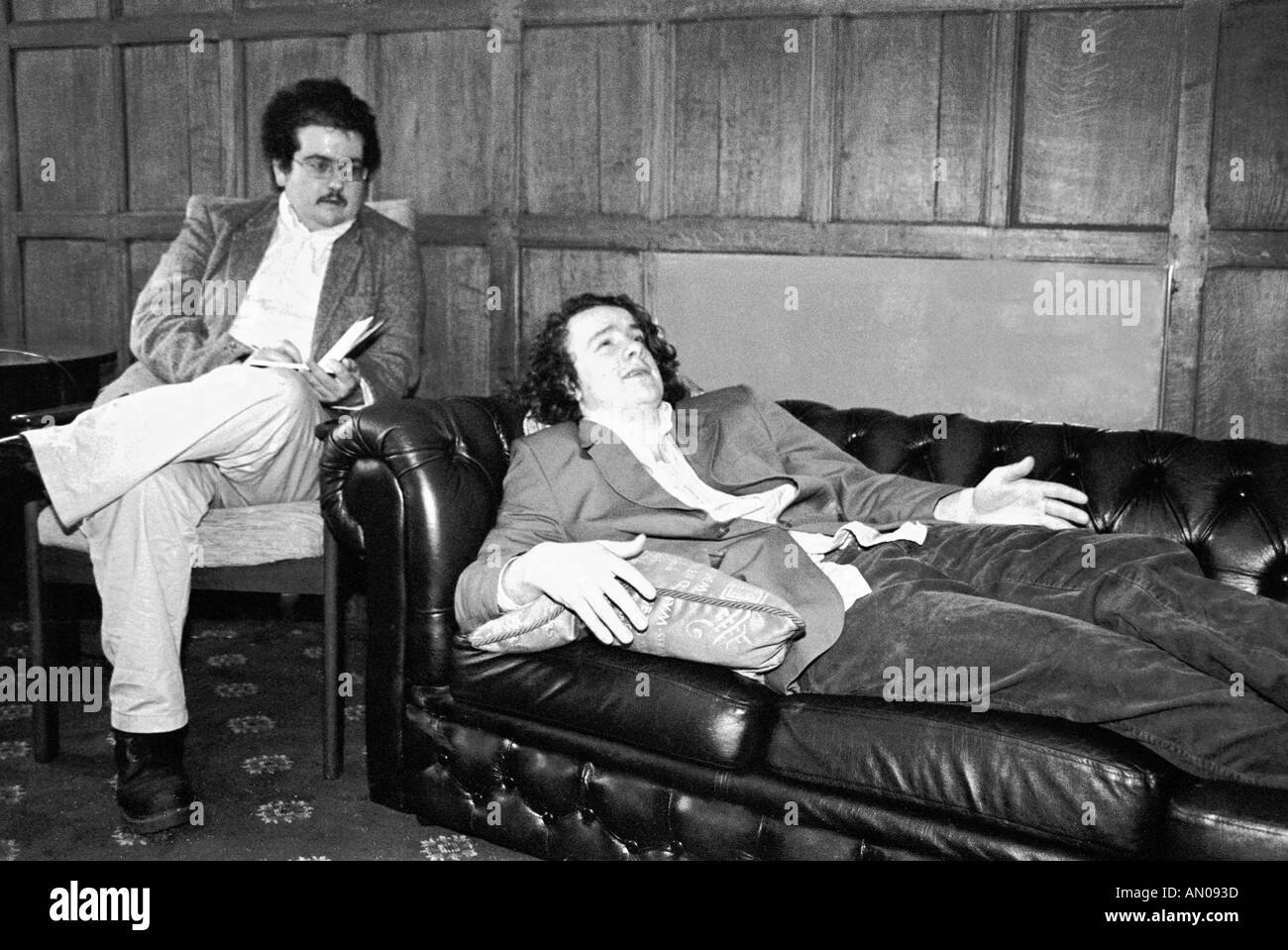 Psychiatrist couch Black and White Stock Photos & Images - Alamy