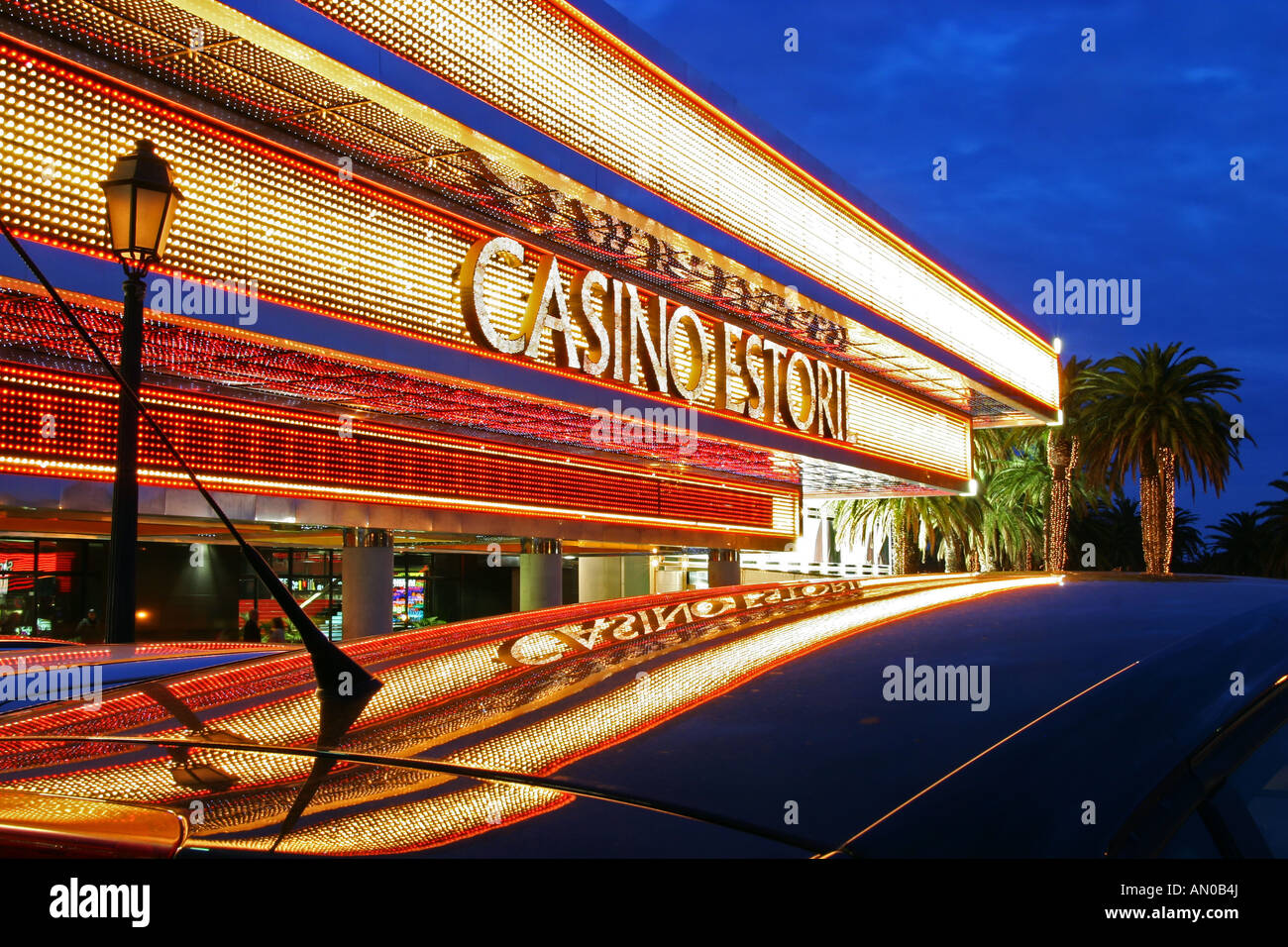 Europes largest Casino in Portugal Estoril, mirroring of lights | Europas größtes Casino, spiegelnd im Abendlicht Stock Photo