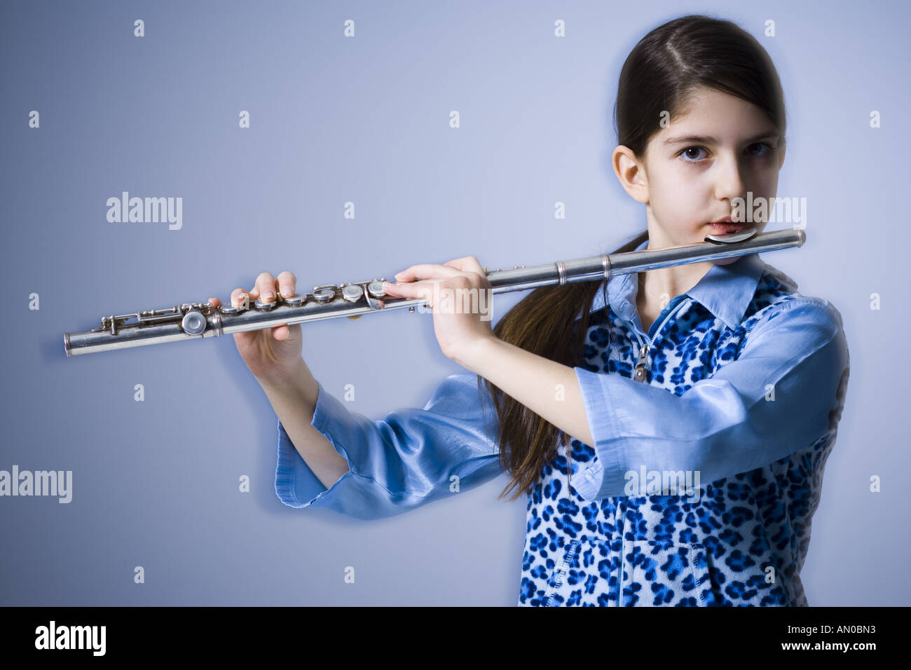 The Flute Tune. Girl playing Flute. A girl Plays the Flute. Girl Play Flaute. Play the flute