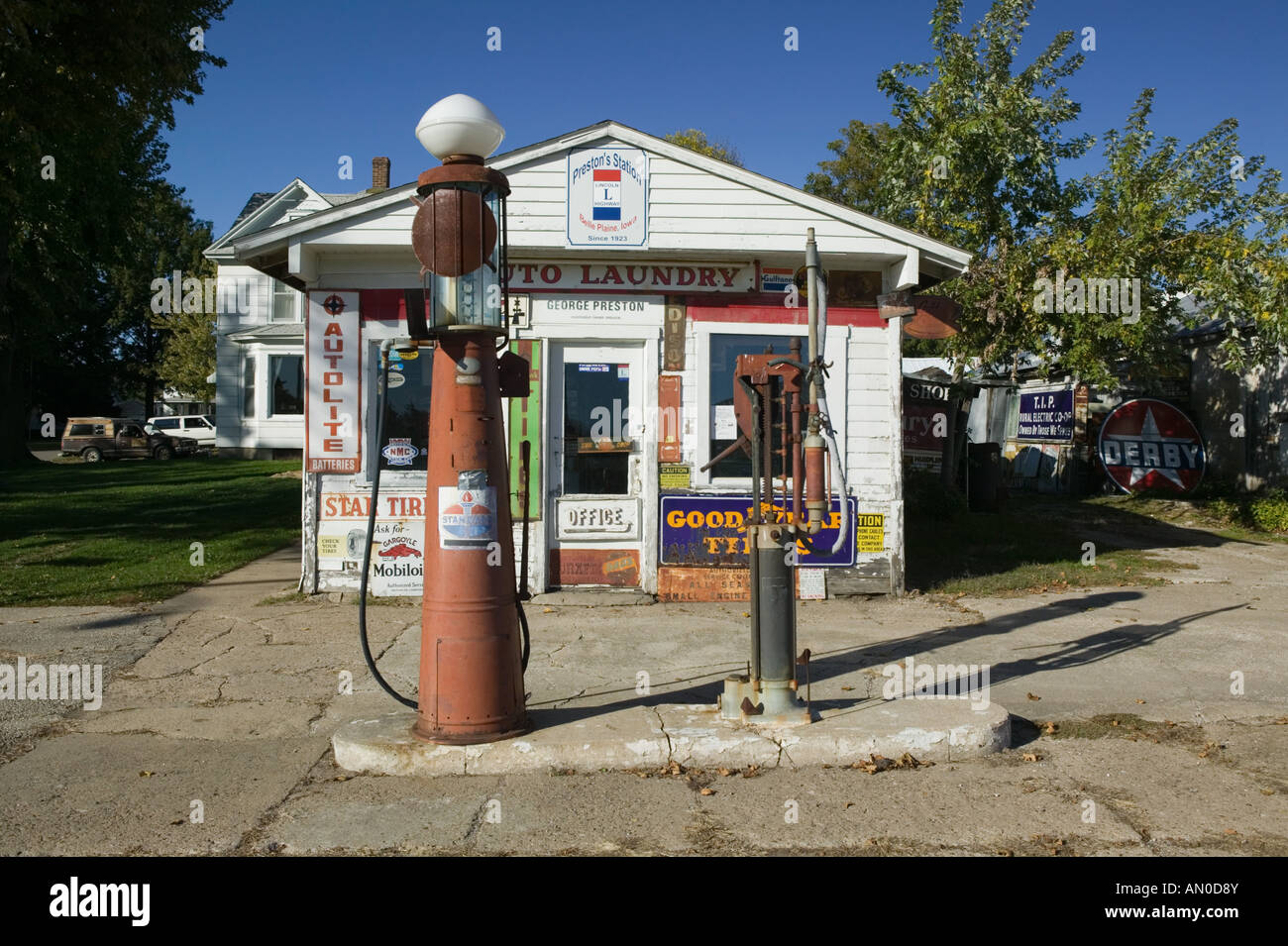 USA, IOWA, Belle Paine Preston's Lincoln Highway Vintage Gas Station