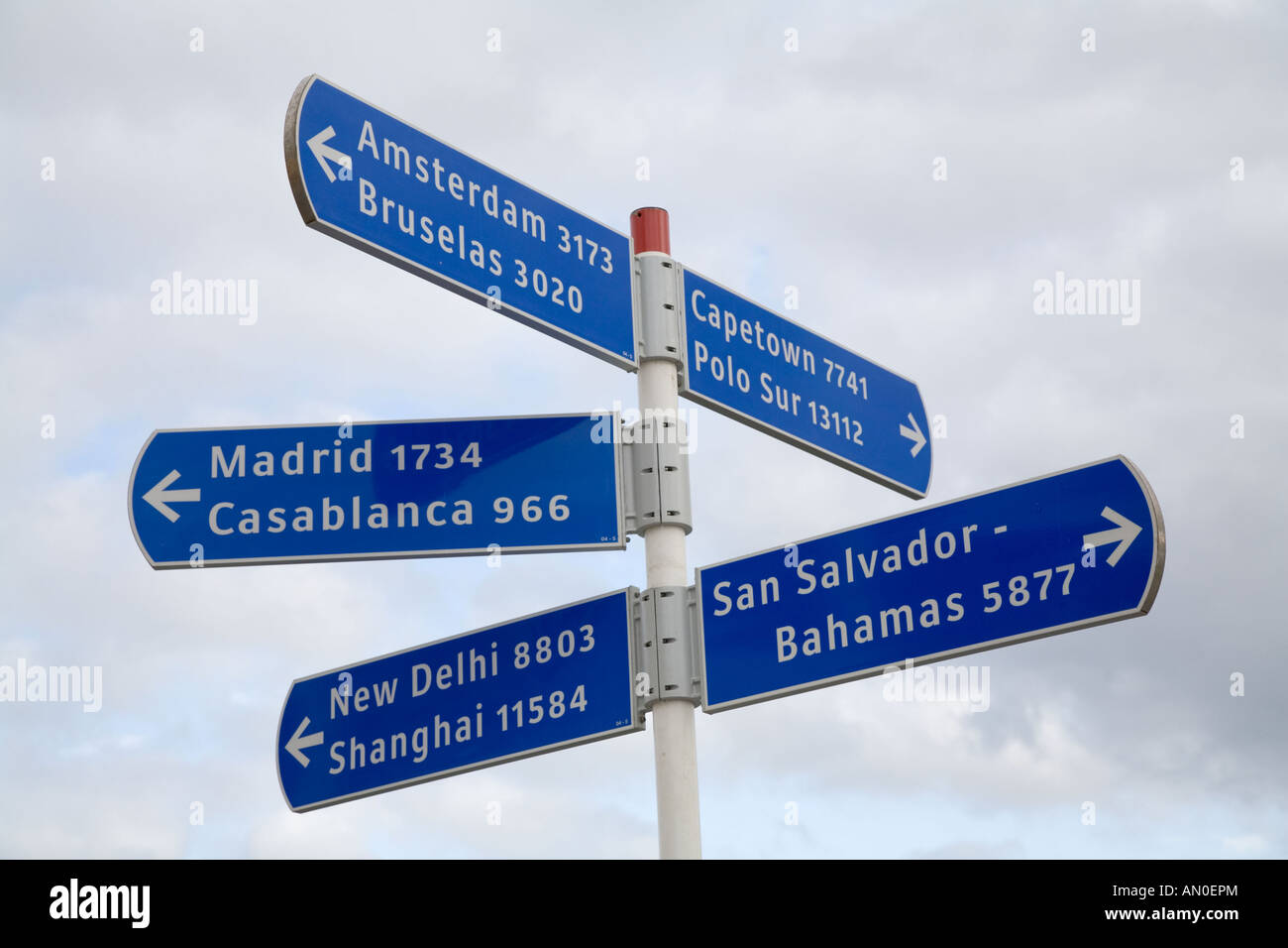 Worldwide Road Signs High Resolution Stock Photography and Images - Alamy