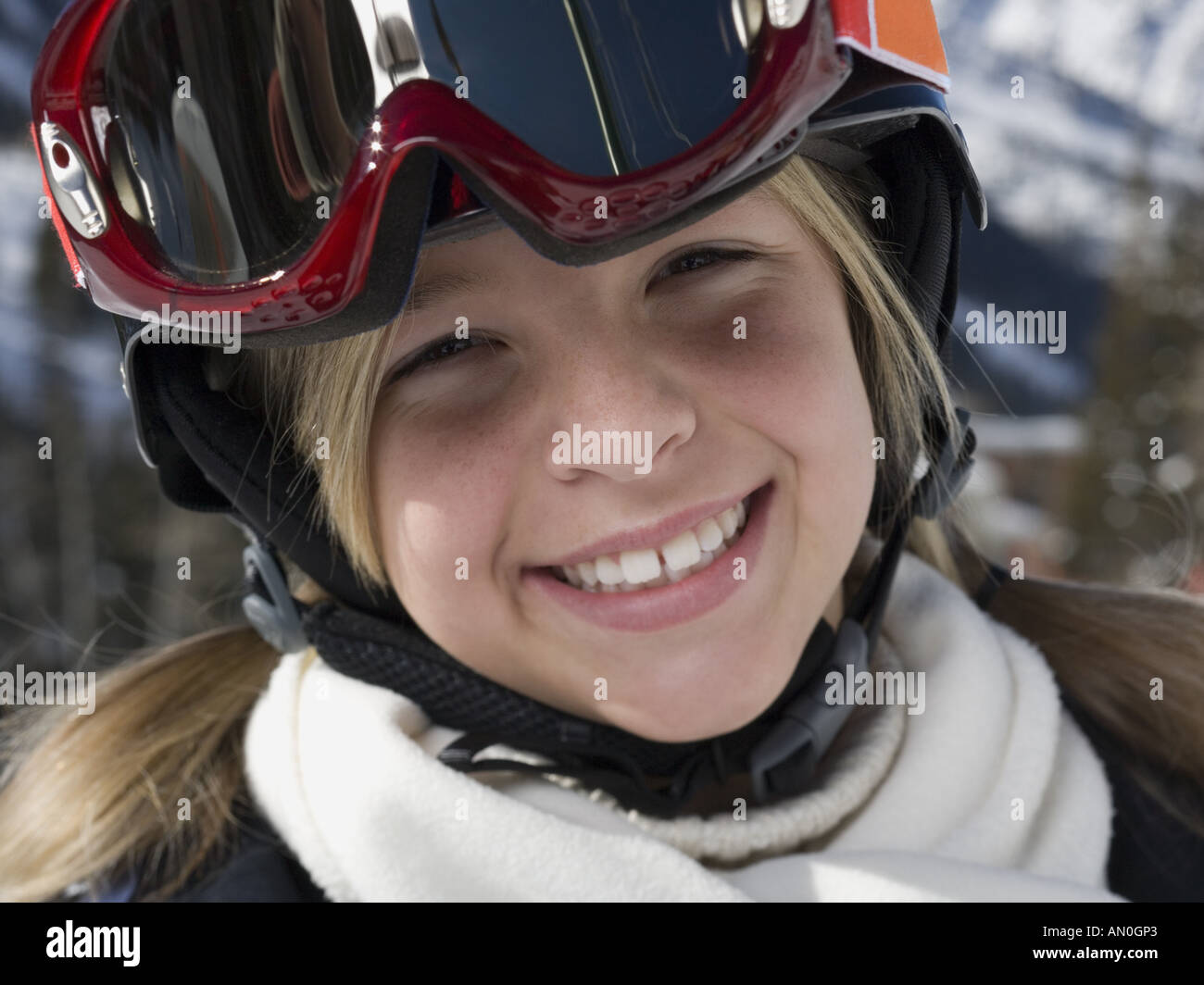 Teen girl portrait smile fair hi-res stock photography and images - Alamy