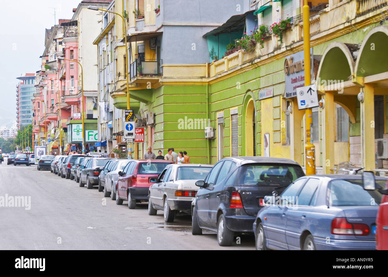 Street scene with cars, pedestrians and typical colourful houses