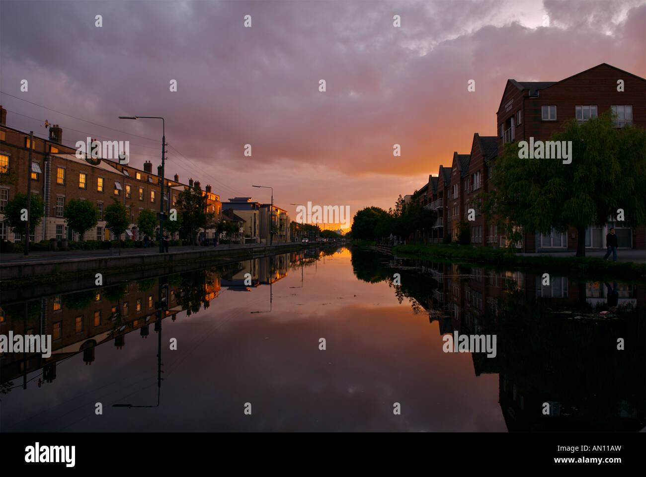 sunset grand canal portobello dublin ireland Stock Photo Alamy