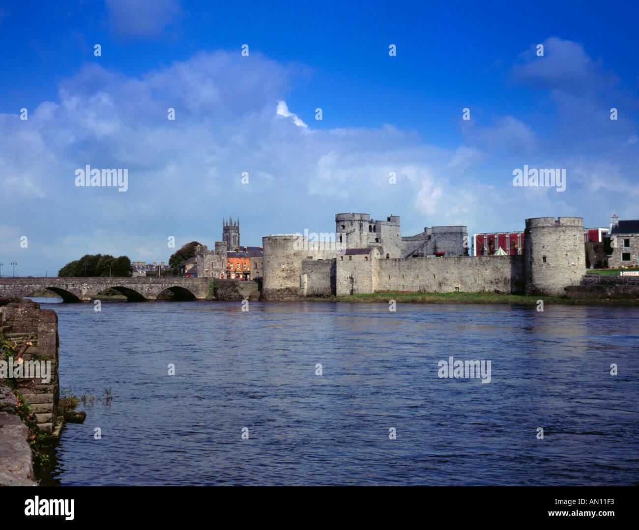 Panorama of Thomond Bridge and King John's Castle seen over the River Shannon, Limerick, County Limerick, Eire. Stock Photo