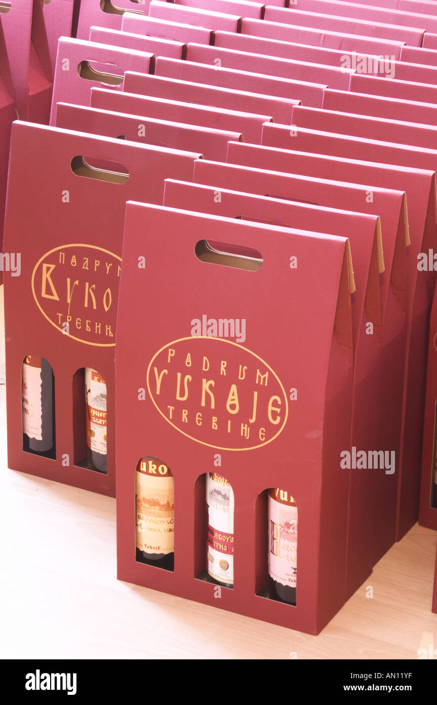 Gift boxes containing three bottles of wine lined up,, in the winery  tasting room. Vukoje winery, Trebinje. Republika Srpska. Bosnia  Herzegovina, Europe Stock Photo - Alamy