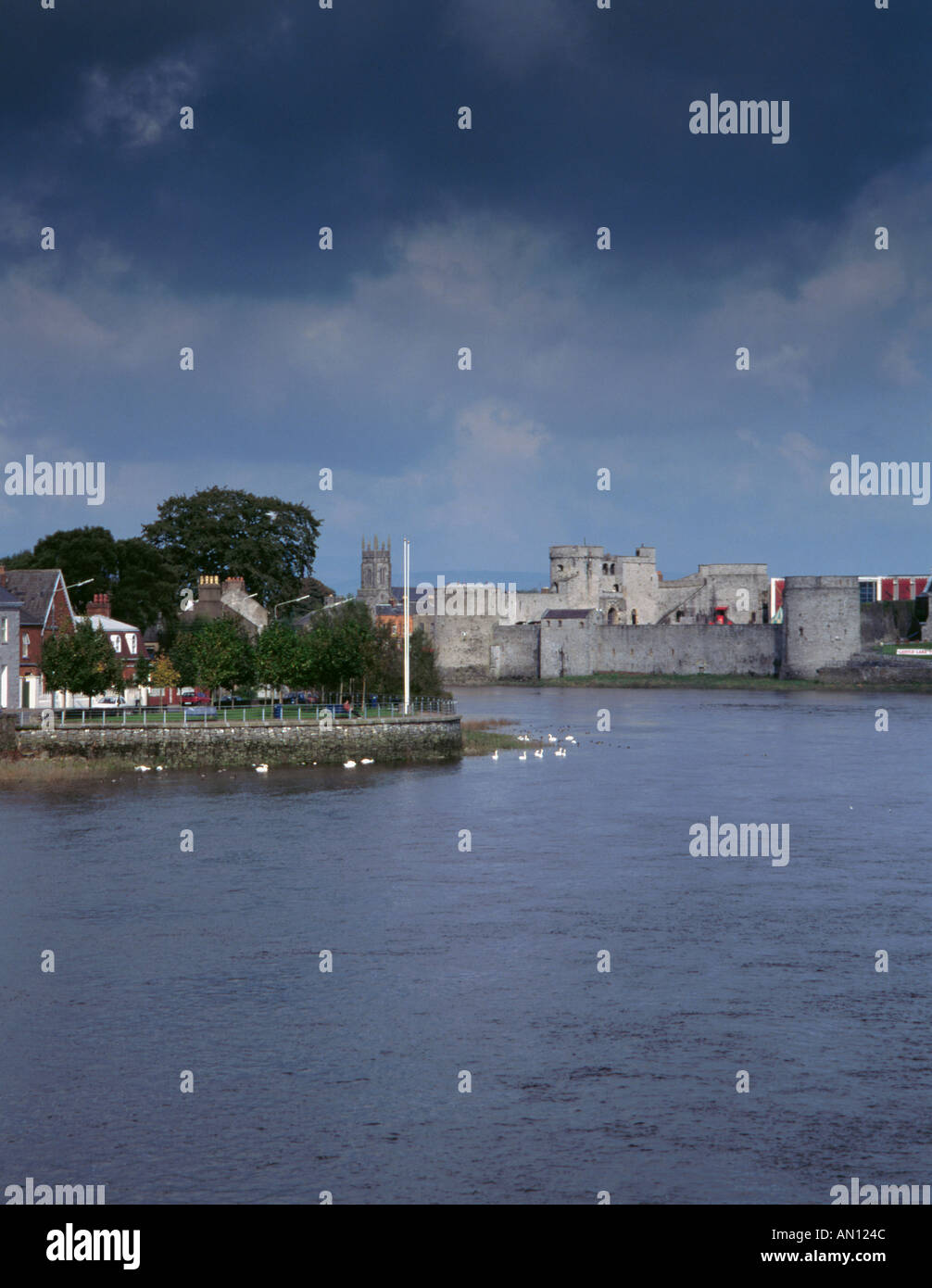 King John's Castle seen over the River Shannon, Limerick, County Limerick, Eire (Ireland). Stock Photo