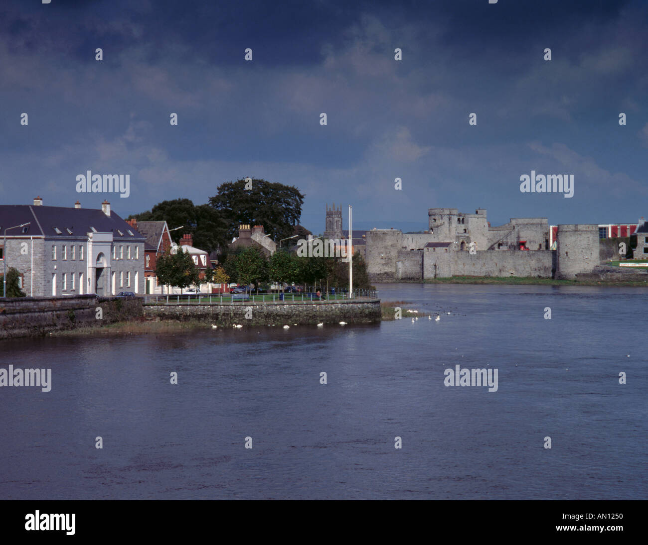 King John's Castle seen over the River Shannon, Limerick, County Limerick, Eire (Ireland). Stock Photo