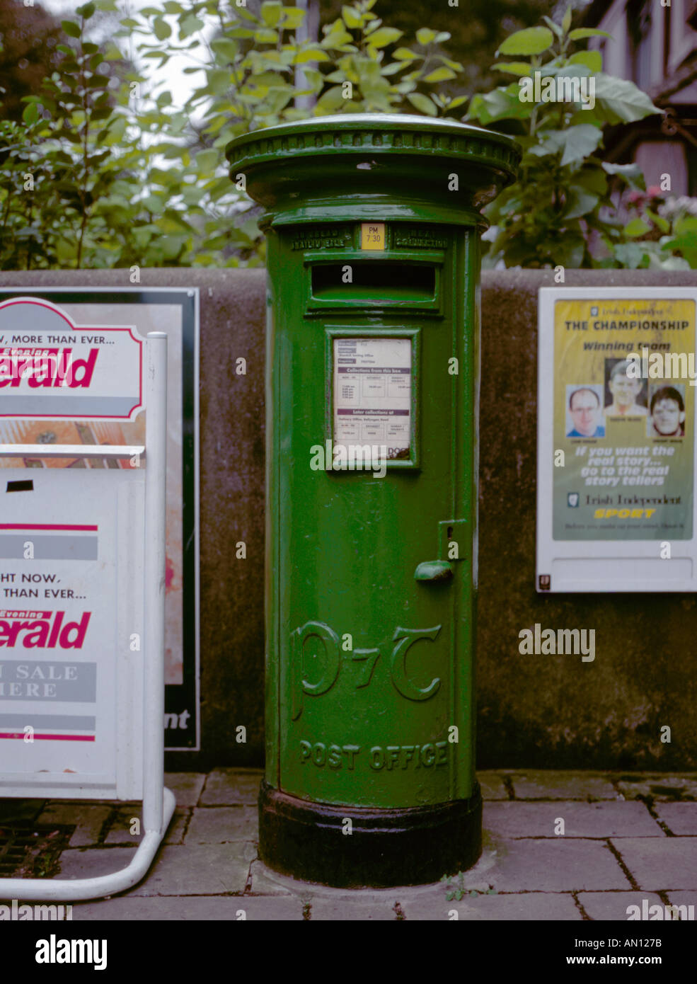 Green Irish post box, Eire (Ireland Stock Photo Alamy