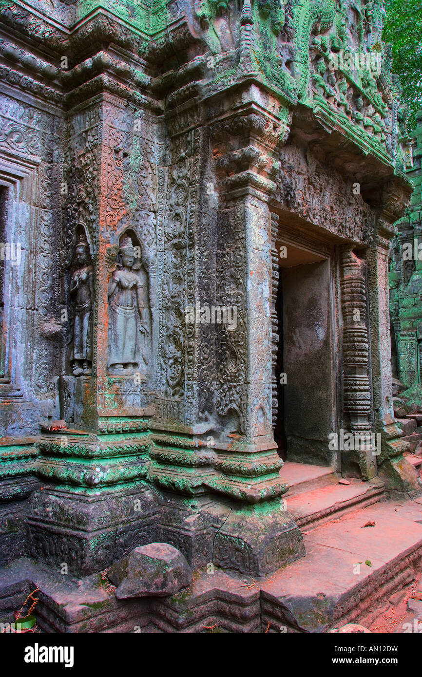 Ta Prohm bas reliefs on temple doorway, Angkor, Cambodia Stock Photo