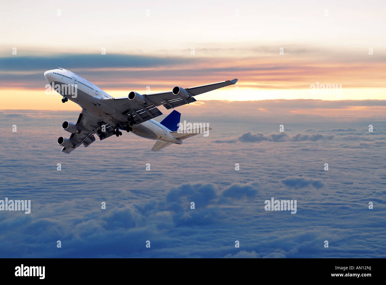 Airplane wings in sunset hi-res stock photography and images - Alamy