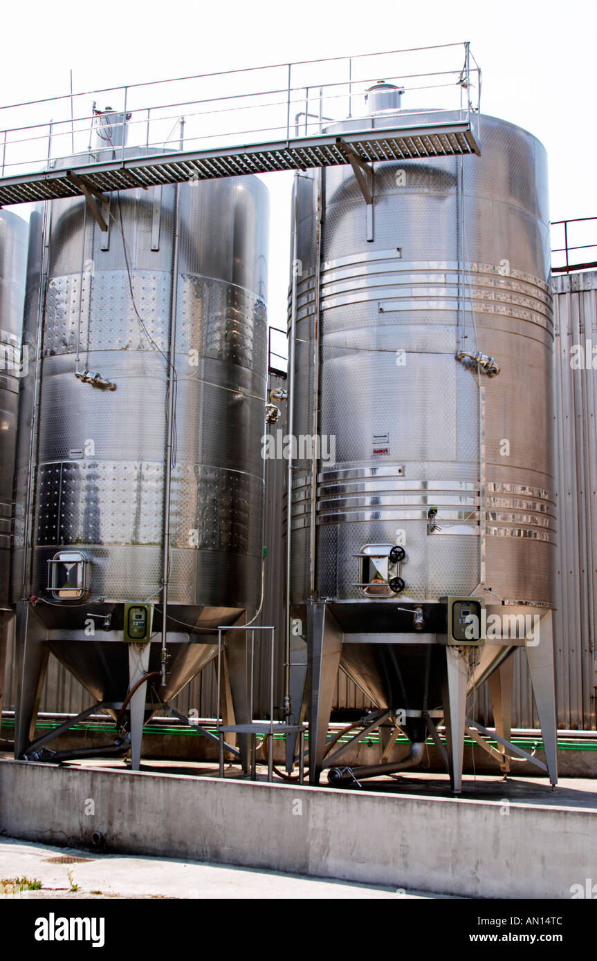Outside stainless steel fermentation tanks with special design from