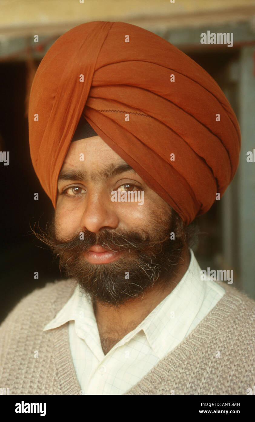 Indian man wearing turban hi-res stock photography and images - Alamy