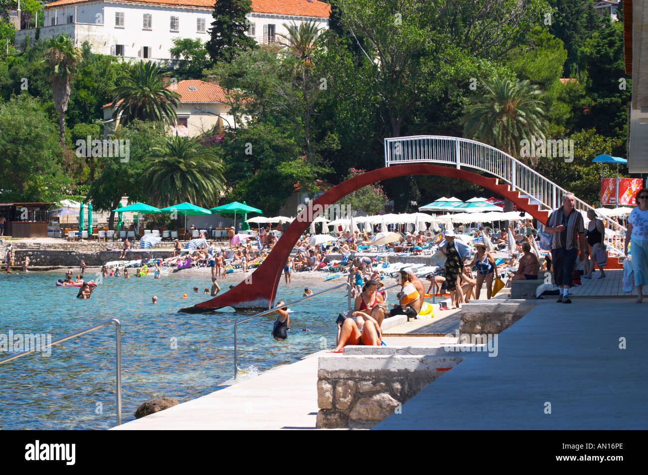 Beach with crowds of tourists and an arched water slide. Uvala Sumartin bay  between Babin Kuk and Lapad peninsulas. Dubrovnik, new city. Dalmatian  Coast, Croatia, Europe Stock Photo - Alamy