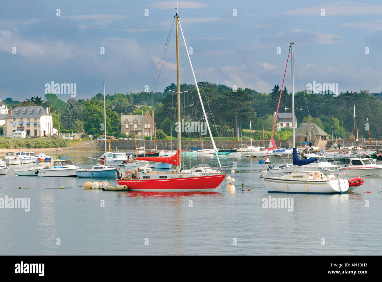 Sailing boats at the harbour of Ploumanac´h, Brittany, France Stock Photo