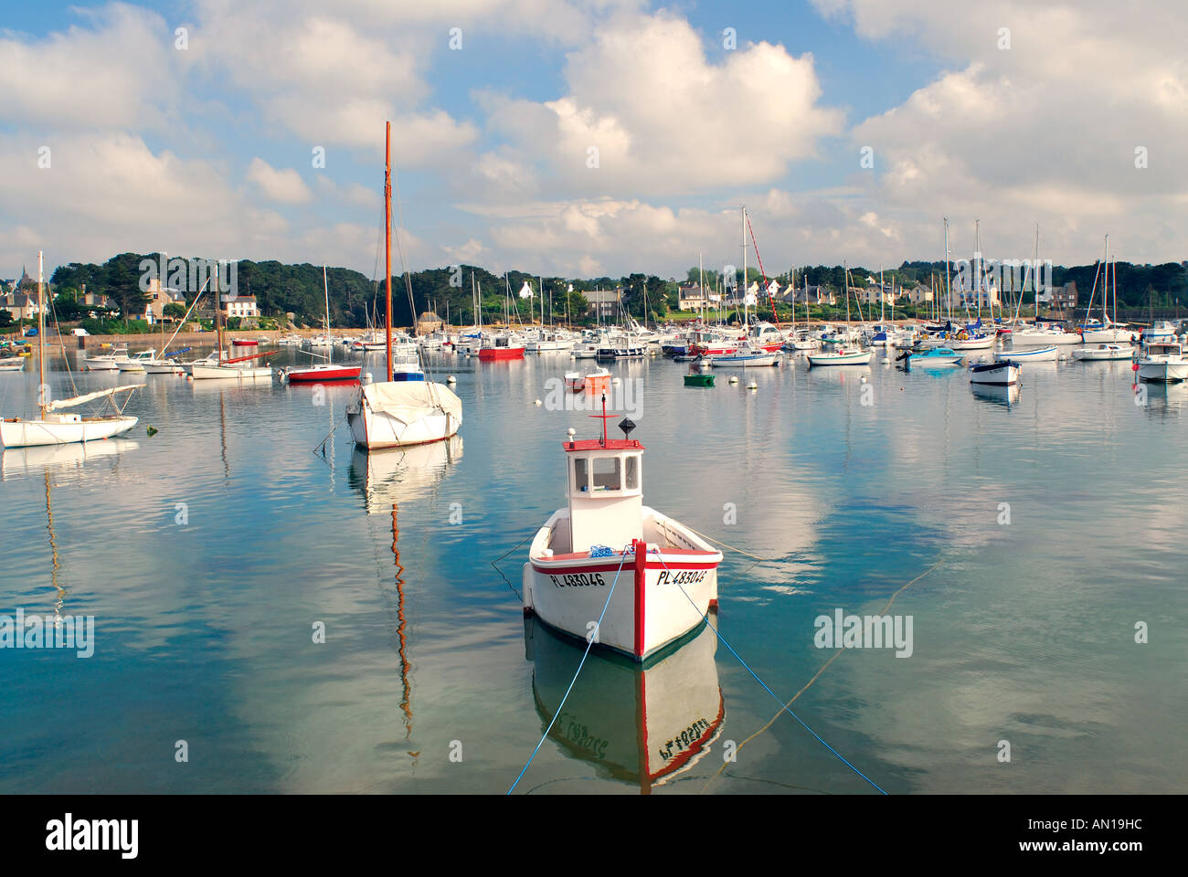 Boats at the harbour of Ploumanac´h, Brittany, France Stock Photo