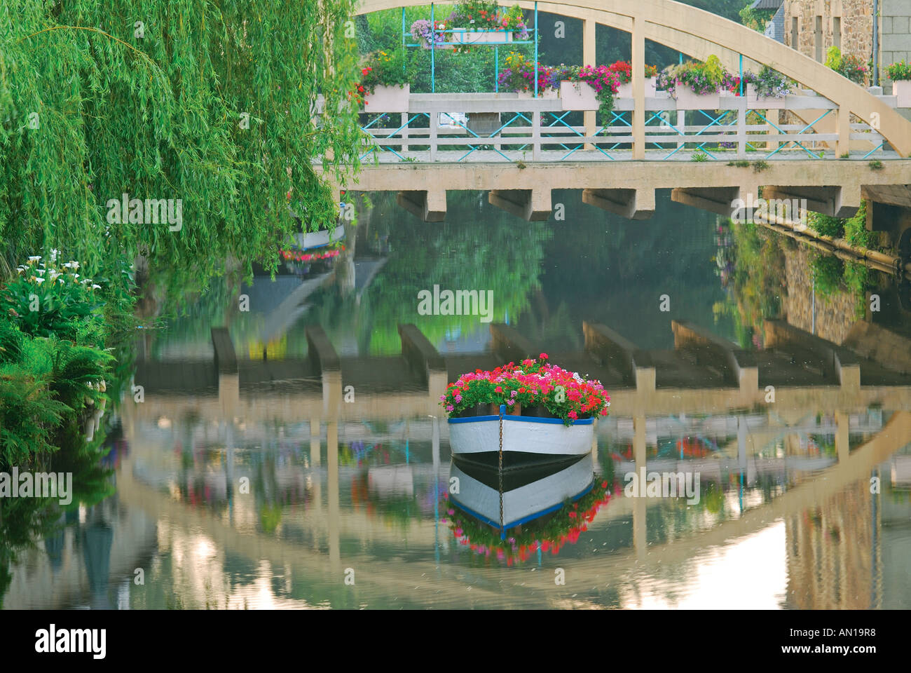Small boat and bridge over river Trieux, Pontrieux, Brittany, France Stock Photo