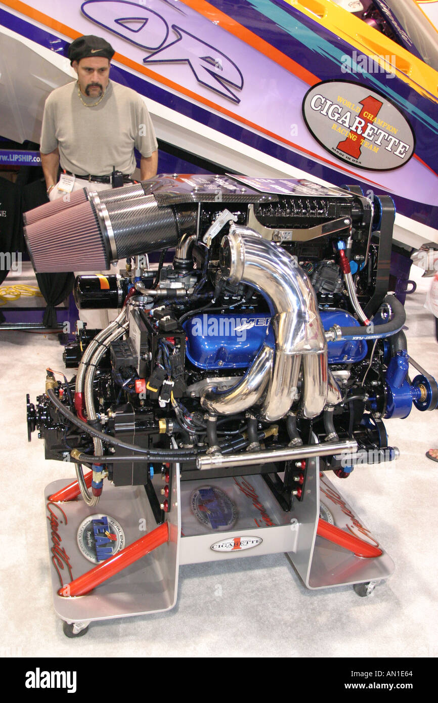 cigarette boat engine Cigarette boat engine hi-res stock photography and images