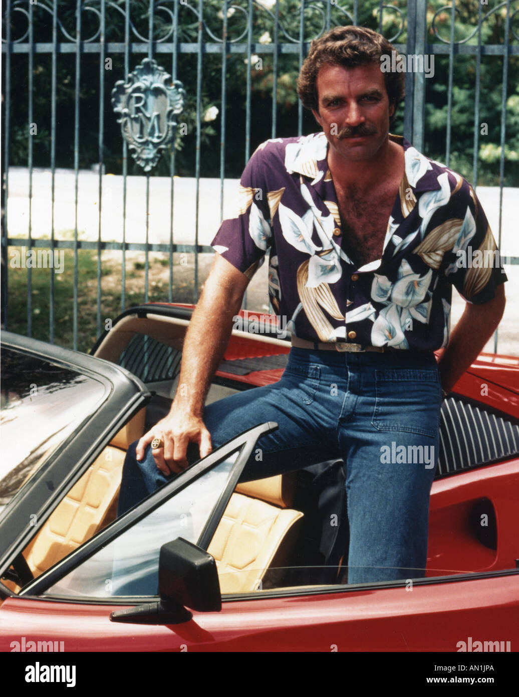 Magnum tv tom selleck hi-res stock photography and images - Alamy