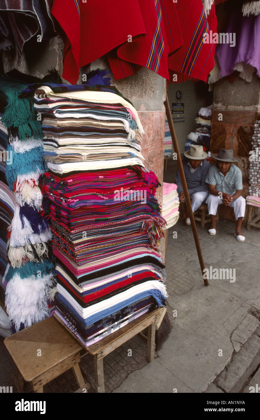 Ecuador Cuenca crafts Otovalo Indian Textile stall Stock Photo