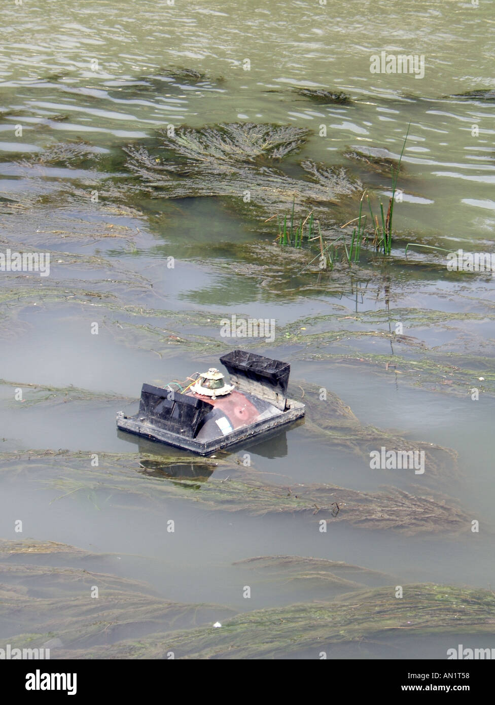 old tv dumped in river Stock Photo Alamy