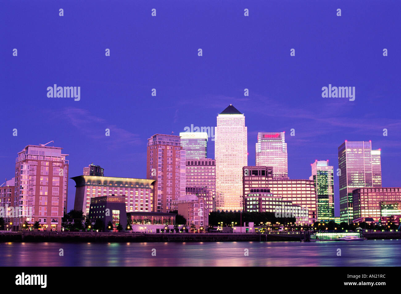 Docklands skyline dusk london england hi-res stock photography and ...