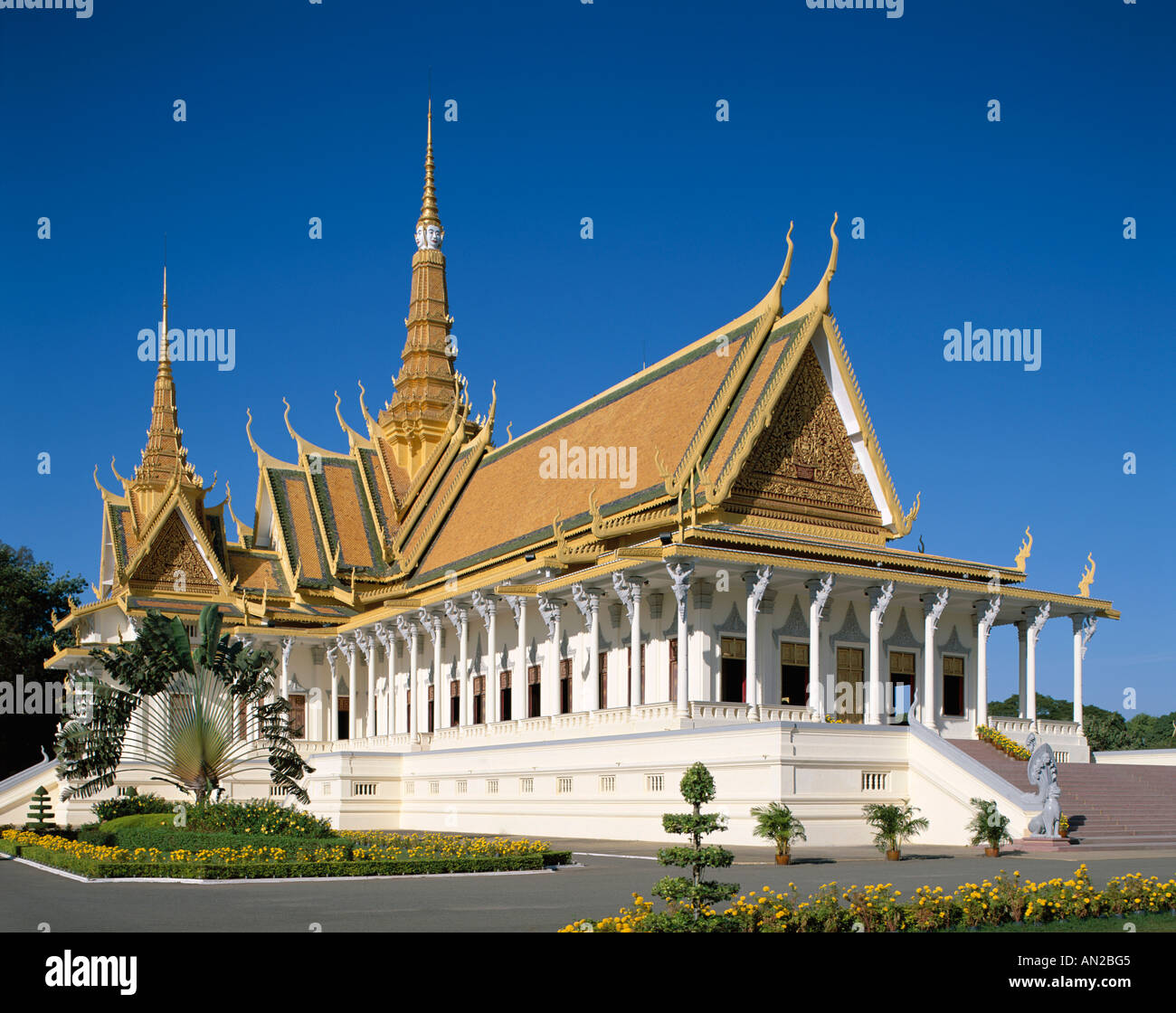 royal-palace-phnom-penh-cambodia-stock-photo-alamy