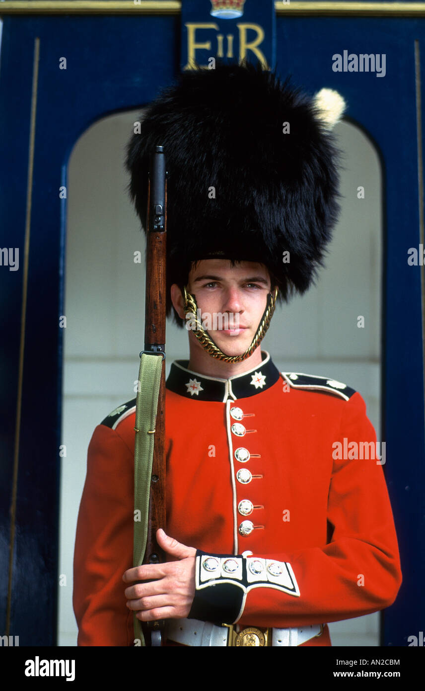 Coldstream guards uniform hi-res stock photography and images - Alamy