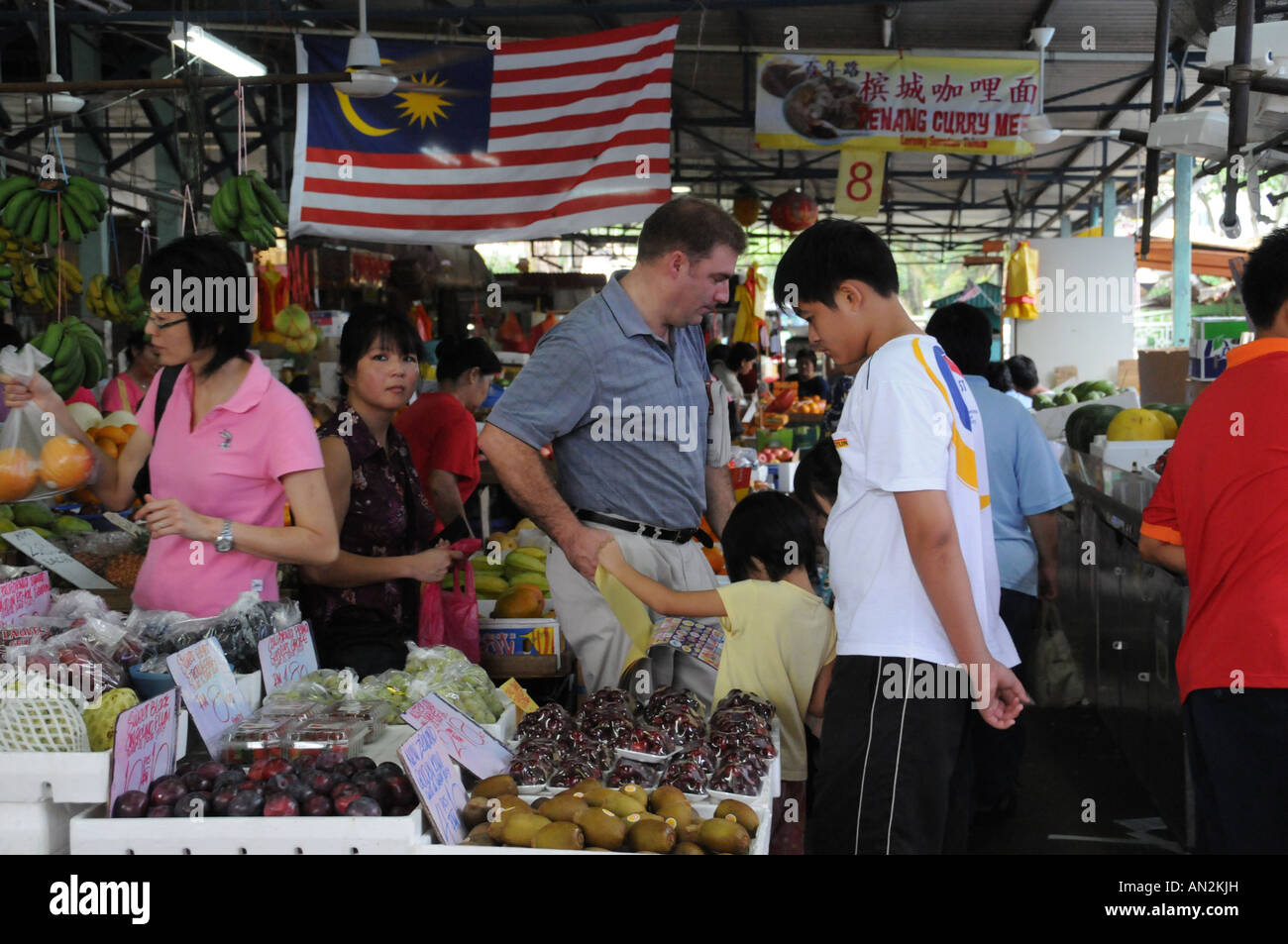 Shoppers at a fruit stall in Kuala Lumpur, Malaysia Stock Photo