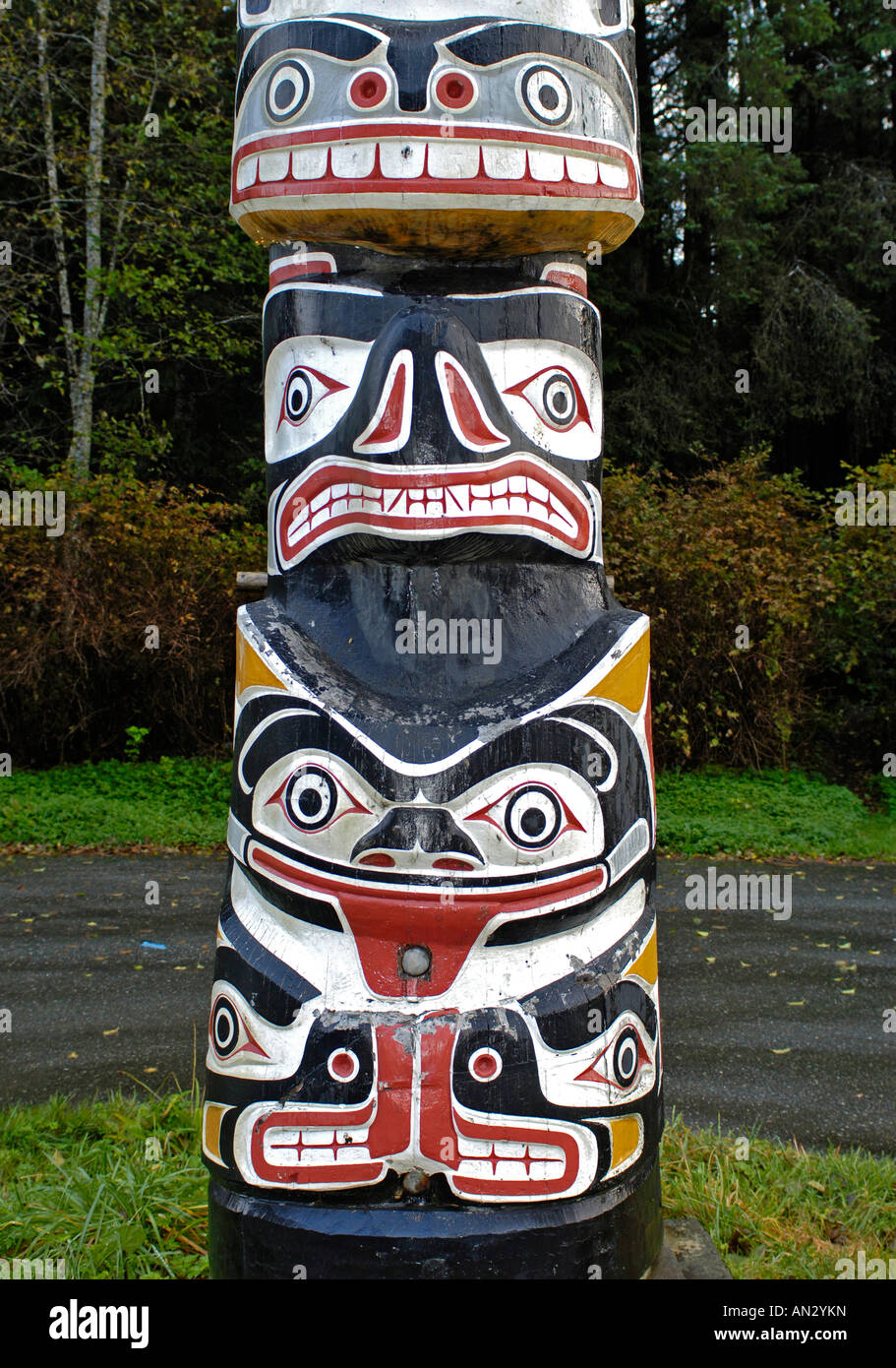 Kwakiutl Totem Pole near Port McNeill, Vancouver Island, British Columbia, Canada.  BCX 0228. Stock Photo