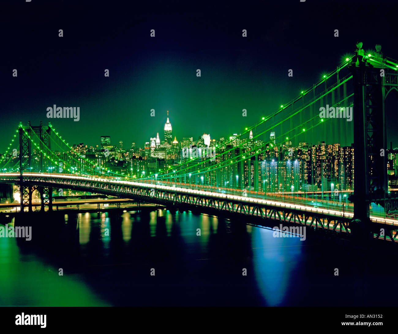 Manhattan Bridge and New York City skyline at night Stock Photo - Alamy