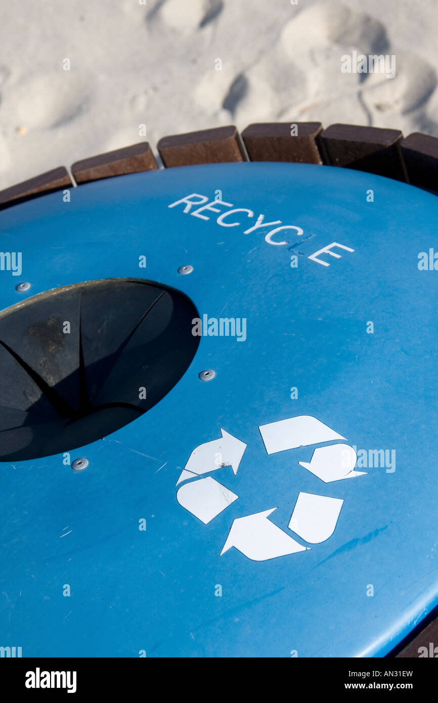 Recycle bin recycling cans hi-res stock photography and images - Alamy