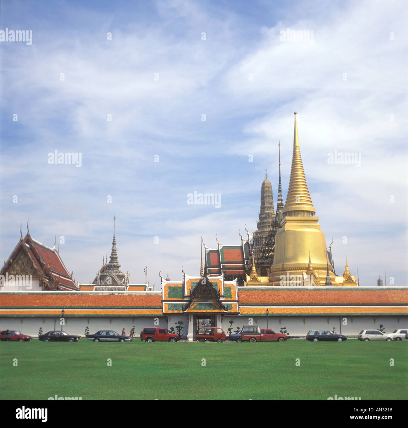 grand-palace-bangkok-stock-photo-alamy