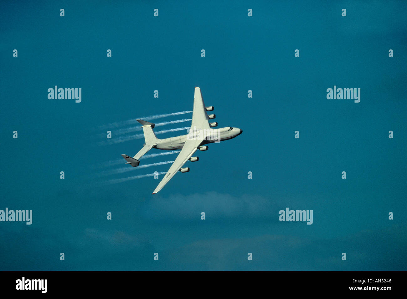 ANTONOV AN-225 MRIYA WORLD'S LARGEST AIRCRAFT Stock Photo