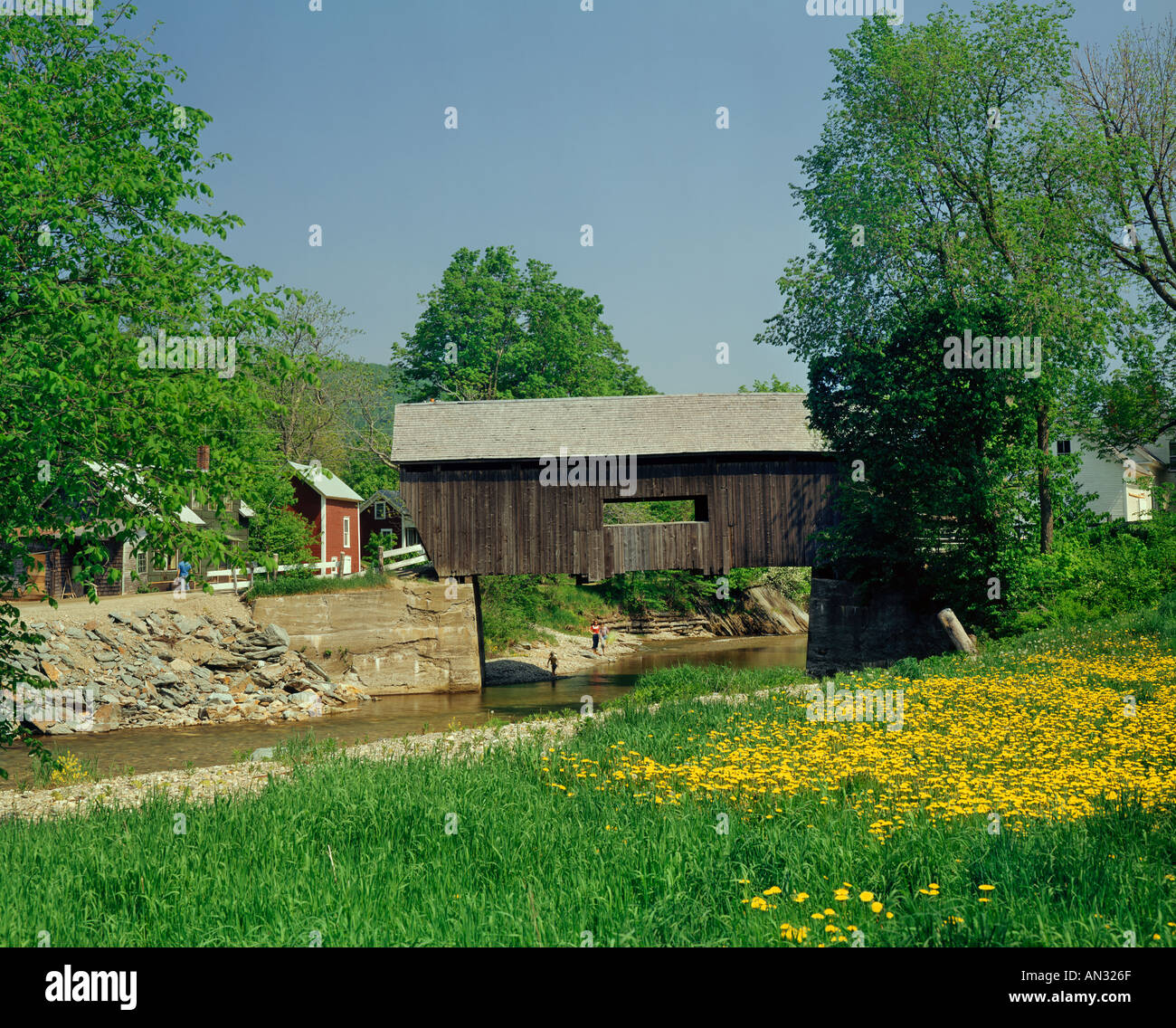 covered bridge in Warren Vermont USA Stock Photo - Alamy