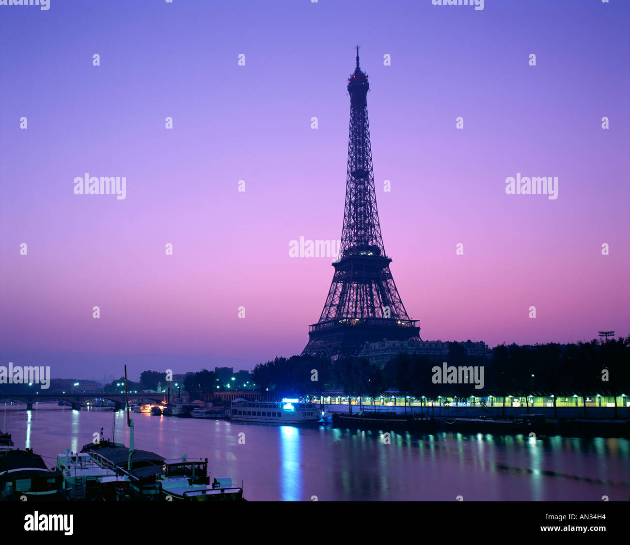 Eiffel Tower (Tour Eiffel) & The Seine River / Night View, Paris ...